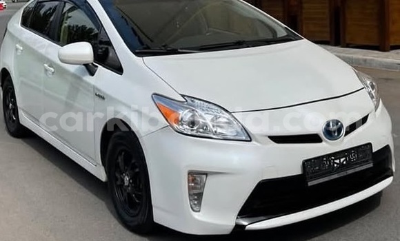 Buy Used Toyota Prius White Car in Kampala in Uganda