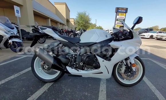 Buy Used Suzuki GSX White Bike in Kyenjojo in Western