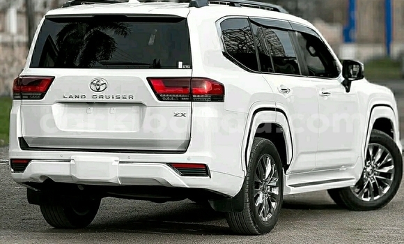 Buy Used Toyota Land Cruiser White Car in Kampala in Uganda Buy Used Toyota Land Cruiser White Car in Kampala in Uganda