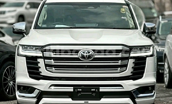 Buy Used Toyota Land Cruiser White Car in Kampala in Uganda