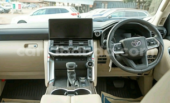 Buy Used Toyota Land Cruiser White Car in Kampala in Uganda Buy Used Toyota Land Cruiser White Car in Kampala in Uganda