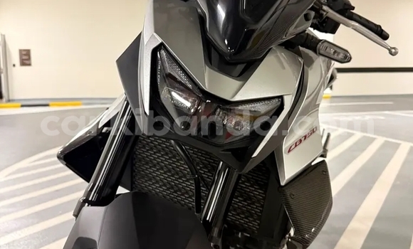 Gura Yakoze Honda CB Beige Bike i Kampala mu Uganda Gura Yakoze Honda CB Beige Bike i Kampala mu Uganda