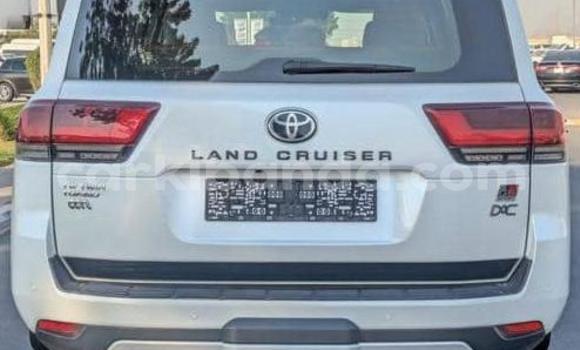 Buy Used Toyota Land Cruiser White Car in Kampala in Uganda Buy Used Toyota Land Cruiser White Car in Kampala in Uganda