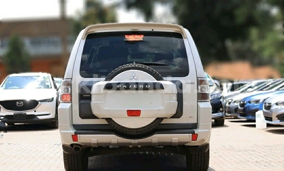 Buy Used Mitsubishi Pajero White Car in Kampala in Uganda Buy Used Mitsubishi Pajero White Car in Kampala in Uganda