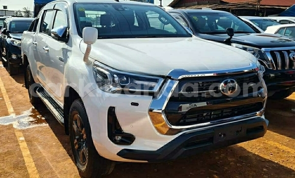 Buy Used Toyota Hiluxe Revo White Car in Kampala in Uganda Buy Used Toyota Hiluxe Revo White Car in Kampala in Uganda