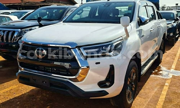 Buy Used Toyota Hiluxe Revo White Car in Kampala in Uganda Buy Used Toyota Hiluxe Revo White Car in Kampala in Uganda