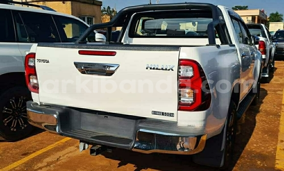 Buy Used Toyota Hiluxe Revo White Car in Kampala in Uganda Buy Used Toyota Hiluxe Revo White Car in Kampala in Uganda