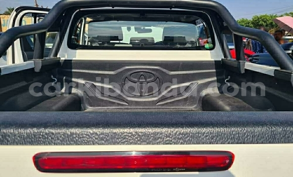 Buy Used Toyota Hiluxe Revo White Car in Kampala in Uganda Buy Used Toyota Hiluxe Revo White Car in Kampala in Uganda