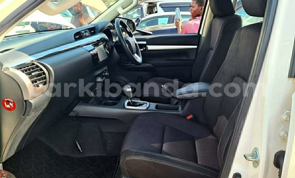 Buy Used Toyota Hiluxe Revo White Car in Kampala in Uganda Buy Used Toyota Hiluxe Revo White Car in Kampala in Uganda