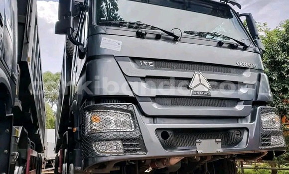 Buy Used Howo Sinotruk Red Truck in Kampala in Uganda