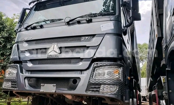Buy Used Howo Sinotruk Red Truck in Kampala in Uganda Buy Used Howo Sinotruk Red Truck in Kampala in Uganda