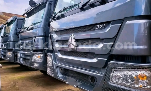 Buy Used Howo Sinotruk Red Truck in Kampala in Uganda Buy Used Howo Sinotruk Red Truck in Kampala in Uganda
