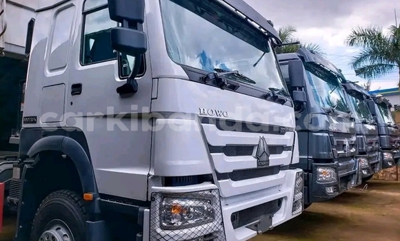 Buy Used Howo Sinotruk Red Truck in Kampala in Uganda Buy Used Howo Sinotruk Red Truck in Kampala in Uganda