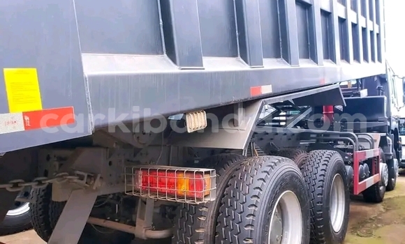 Buy Used Howo Sinotruk Red Truck in Kampala in Uganda Buy Used Howo Sinotruk Red Truck in Kampala in Uganda