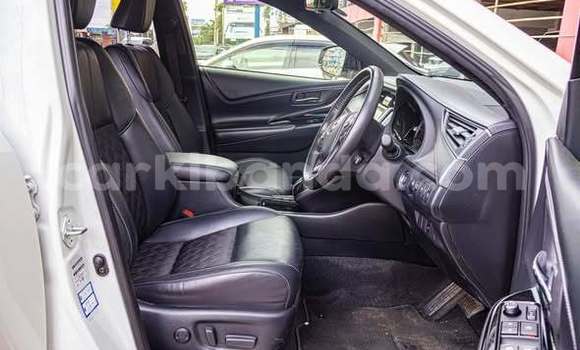 Gura Yakoze Toyota Harrier Other Imodoka i Kampala mu Uganda Gura Yakoze Toyota Harrier Other Imodoka i Kampala mu Uganda