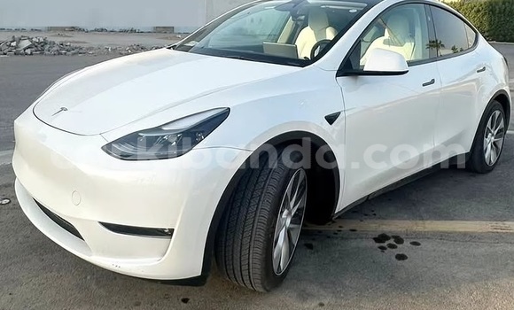 Gura Yakoze Tesla Model X White Imodoka i Kampala mu Uganda Gura Yakoze Tesla Model X White Imodoka i Kampala mu Uganda