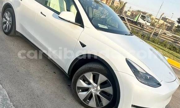 Gura Yakoze Tesla Model X White Imodoka i Kampala mu Uganda Gura Yakoze Tesla Model X White Imodoka i Kampala mu Uganda