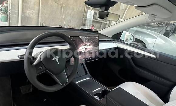 Gura Yakoze Tesla Model X White Imodoka i Kampala mu Uganda Gura Yakoze Tesla Model X White Imodoka i Kampala mu Uganda