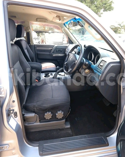 Big with watermark mitsubishi pajero uganda kampala 26320