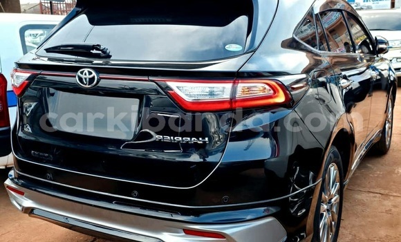 Gura Yakoze Toyota Harrier Blue Imodoka i Kampala mu Uganda Gura Yakoze Toyota Harrier Blue Imodoka i Kampala mu Uganda