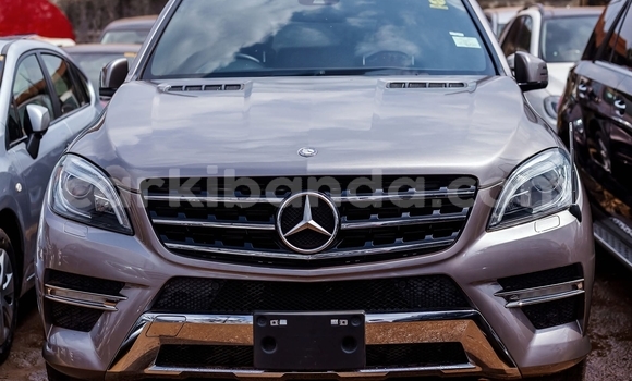 Gura Yakoze Mercedes‒Benz ML–Class Beige Imodoka i Kampala mu Uganda Gura Yakoze Mercedes‒Benz ML–Class Beige Imodoka i Kampala mu Uganda