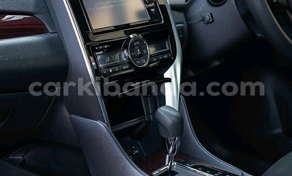 Gura Yakoze Toyota Allion White Imodoka i Kampala mu Uganda Gura Yakoze Toyota Allion White Imodoka i Kampala mu Uganda