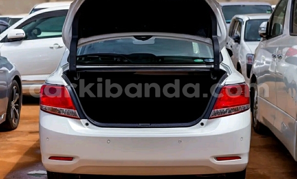 Gura Yakoze Toyota Allion White Imodoka i Kampala mu Uganda Gura Yakoze Toyota Allion White Imodoka i Kampala mu Uganda