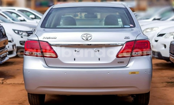 Gura Yakoze Toyota Premio Silver Imodoka i Kampala mu Uganda Gura Yakoze Toyota Premio Silver Imodoka i Kampala mu Uganda