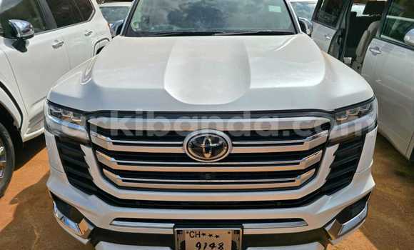 Buy Used Toyota Land Cruiser White Car in Kampala in Uganda