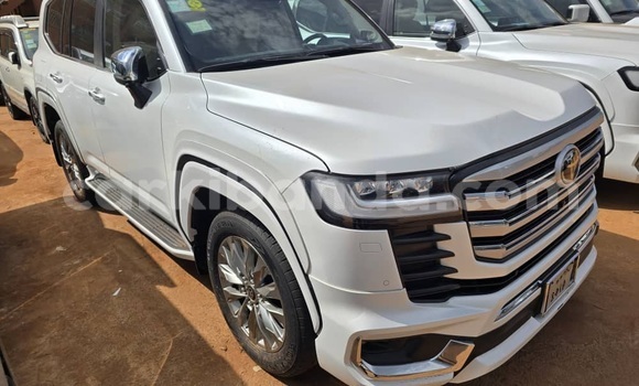 Gura Yakoze Toyota Land Cruiser White Imodoka i Kampala mu Uganda Gura Yakoze Toyota Land Cruiser White Imodoka i Kampala mu Uganda