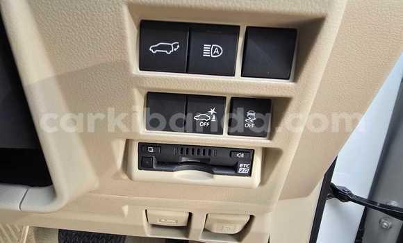Gura Yakoze Toyota Land Cruiser White Imodoka i Kampala mu Uganda Gura Yakoze Toyota Land Cruiser White Imodoka i Kampala mu Uganda