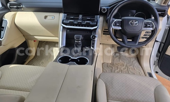Gura Yakoze Toyota Land Cruiser White Imodoka i Kampala mu Uganda Gura Yakoze Toyota Land Cruiser White Imodoka i Kampala mu Uganda