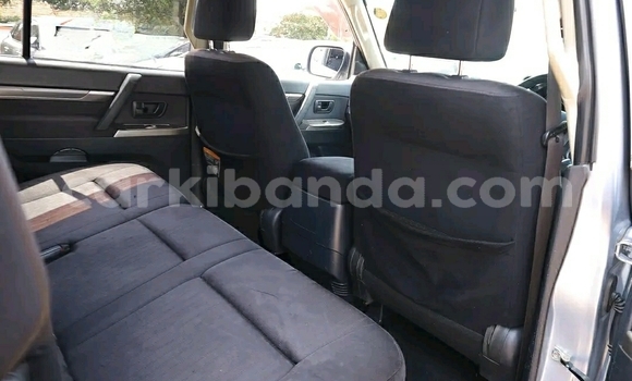 Nunua Ilio tumika Mitsubishi Pajero Fedha Gari ndani ya Kampala nchini Uganda Nunua Ilio tumika Mitsubishi Pajero Fedha Gari ndani ya Kampala nchini Uganda