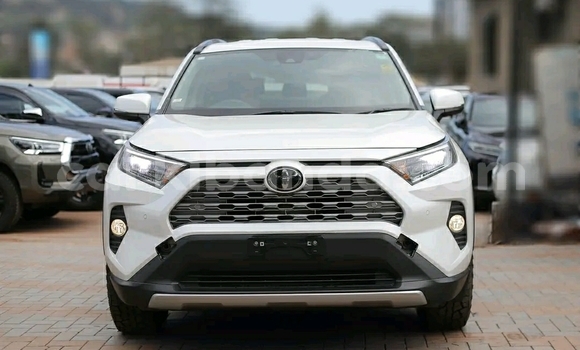 Nunua Ilio tumika Toyota RAV4 Nyeupe Gari ndani ya Kampala nchini Uganda Nunua Ilio tumika Toyota RAV4 Nyeupe Gari ndani ya Kampala nchini Uganda