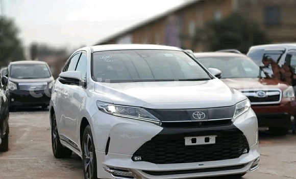 Buy Used Toyota Harrier White Car in Kampala in Uganda