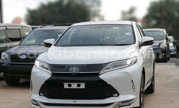 Nunua Ilio tumika Toyota Harrier Nyeupe Gari ndani ya Kampala nchini Uganda Nunua Ilio tumika Toyota Harrier Nyeupe Gari ndani ya Kampala nchini Uganda