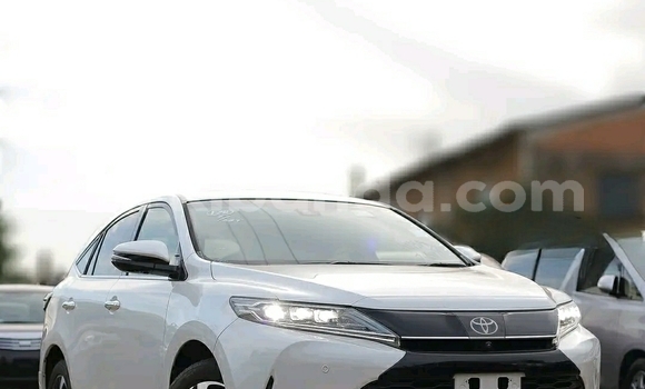 Nunua Ilio tumika Toyota Harrier Nyeupe Gari ndani ya Kampala nchini Uganda Nunua Ilio tumika Toyota Harrier Nyeupe Gari ndani ya Kampala nchini Uganda