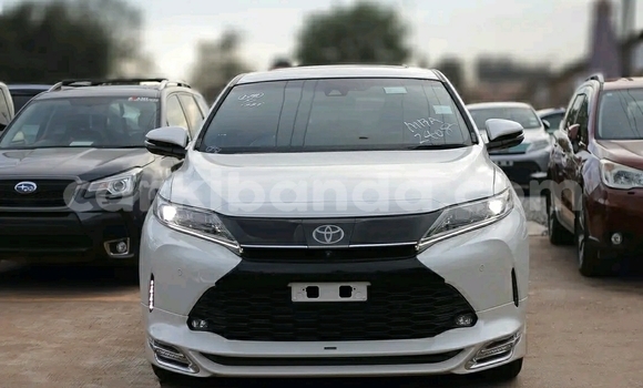 Nunua Ilio tumika Toyota Harrier Nyeupe Gari ndani ya Kampala nchini Uganda Nunua Ilio tumika Toyota Harrier Nyeupe Gari ndani ya Kampala nchini Uganda