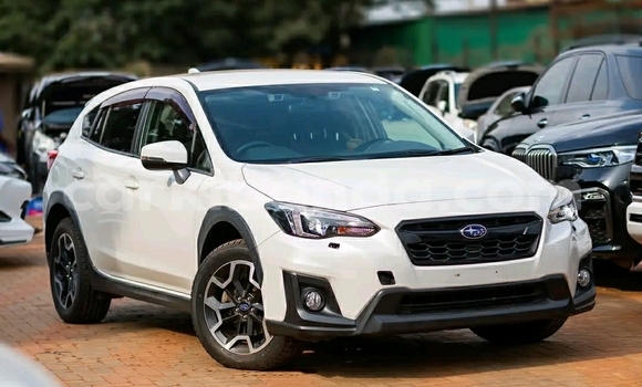 Nunua Ilio tumika Subaru XV Nyeupe Gari ndani ya Kampala nchini Uganda