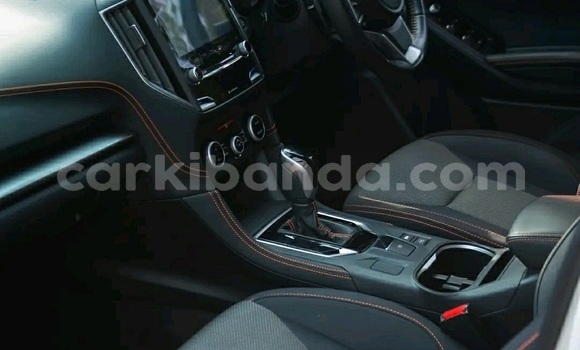 Nunua Ilio tumika Subaru XV Nyeupe Gari ndani ya Kampala nchini Uganda Nunua Ilio tumika Subaru XV Nyeupe Gari ndani ya Kampala nchini Uganda