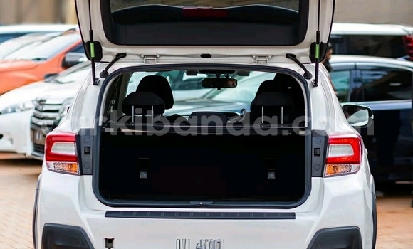 Nunua Ilio tumika Subaru XV Nyeupe Gari ndani ya Kampala nchini Uganda Nunua Ilio tumika Subaru XV Nyeupe Gari ndani ya Kampala nchini Uganda