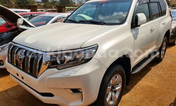 Nunua Ilio tumika Toyota Prado Nyeupe Gari ndani ya Kampala nchini Uganda Nunua Ilio tumika Toyota Prado Nyeupe Gari ndani ya Kampala nchini Uganda