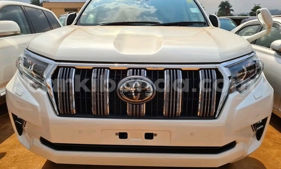 Nunua Ilio tumika Toyota Prado Nyeupe Gari ndani ya Kampala nchini Uganda Nunua Ilio tumika Toyota Prado Nyeupe Gari ndani ya Kampala nchini Uganda