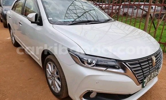Acheter Occasion Voiture Toyota Premio Blanc à Kampala, Ouganda Acheter Occasion Voiture Toyota Premio Blanc à Kampala, Ouganda
