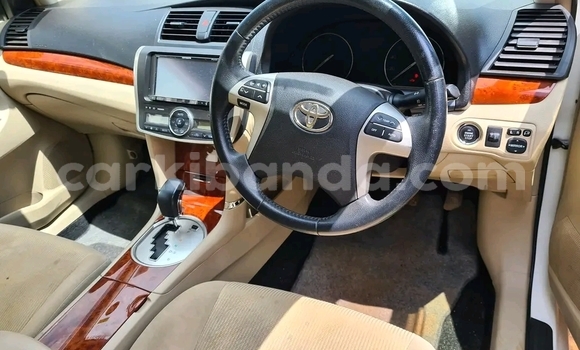 Acheter Occasion Voiture Toyota Premio Blanc à Kampala, Ouganda Acheter Occasion Voiture Toyota Premio Blanc à Kampala, Ouganda