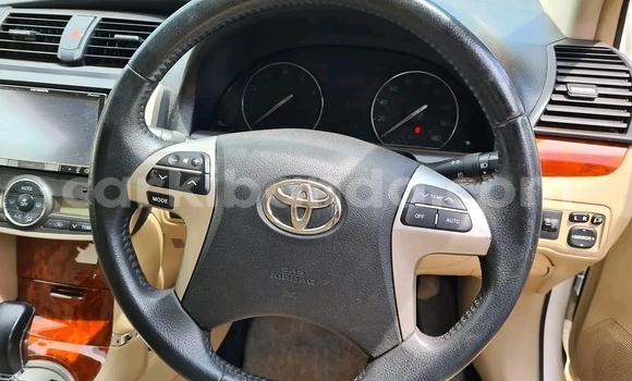 Acheter Occasion Voiture Toyota Premio Blanc à Kampala, Ouganda Acheter Occasion Voiture Toyota Premio Blanc à Kampala, Ouganda