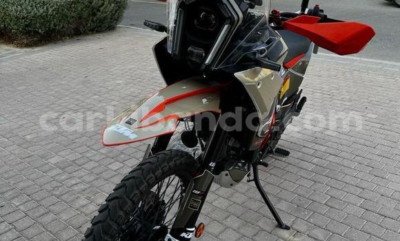 Acheter Occasion Moto KTM ADVENTURE Beige à Kampala, Ouganda Acheter Occasion Moto KTM ADVENTURE Beige à Kampala, Ouganda