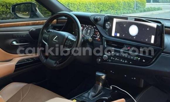 Nunua Ilio tumika Lexus ES Nyeupe Gari ndani ya Kampala nchini Uganda Nunua Ilio tumika Lexus ES Nyeupe Gari ndani ya Kampala nchini Uganda