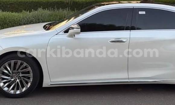 Nunua Ilio tumika Lexus ES Nyeupe Gari ndani ya Kampala nchini Uganda Nunua Ilio tumika Lexus ES Nyeupe Gari ndani ya Kampala nchini Uganda