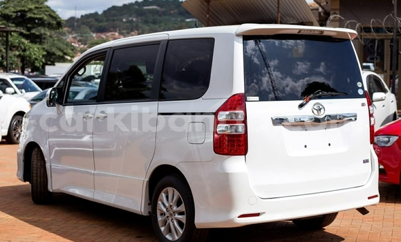 Buy Used Toyota Noah Silver Car in Kampala in Uganda Buy Used Toyota Noah Silver Car in Kampala in Uganda